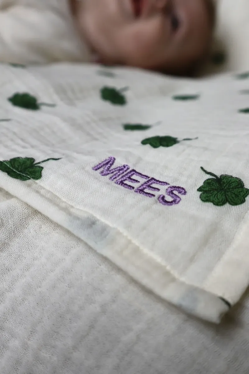 Swaddle Print Large | White Clover - Image 2
