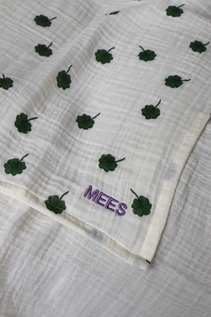 Swaddle Print Large | White Clover - Image 3